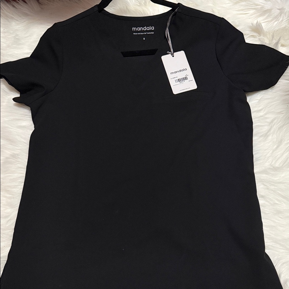 Mandala Women's Black One Pocket Scrub Top Size Small New with Tag